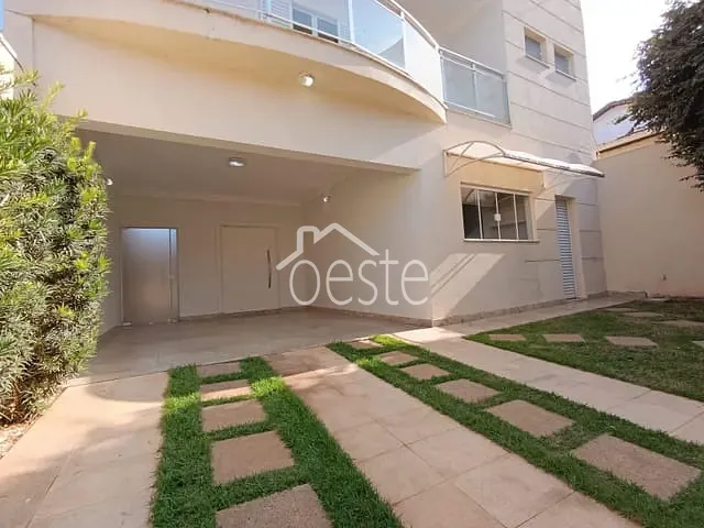 Sobrado com 250m² 3 quartos e 3 banheiros, à venda ou para alugar, no bairro Centro em Santa Bárbara D'Oeste