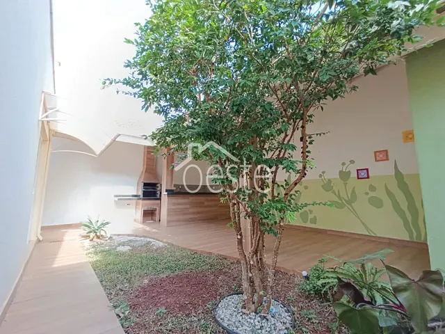 Sobrado com 250m² 3 quartos e 3 banheiros, à venda ou para alugar, no bairro Centro em Santa Bárbara D'Oeste