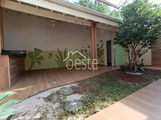 Sobrado com 250m² 3 quartos e 3 banheiros, à venda ou para alugar, no bairro Centro em Santa Bárbara D'Oeste