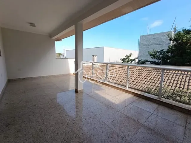 Sobrado com 250m² 3 quartos e 3 banheiros, à venda ou para alugar, no bairro Centro em Santa Bárbara D'Oeste