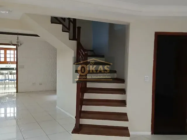 Sobrado 4 quartos e 4 banheiros, à venda, no bairro Jardim Altos de Suzano em Suzano