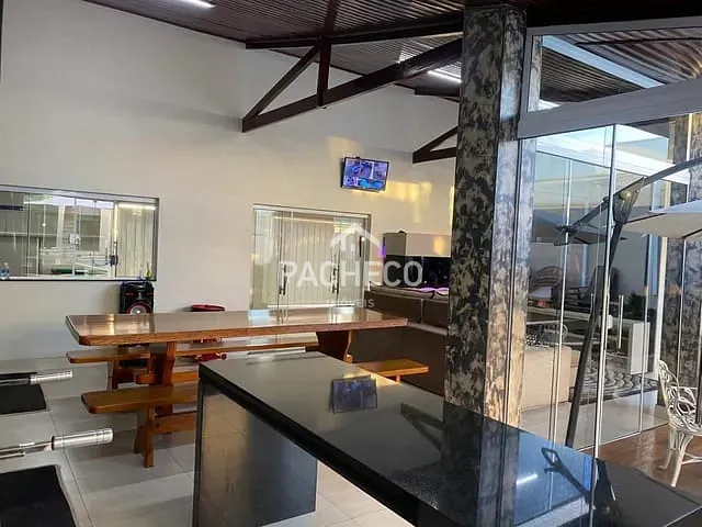 Sobrado com 300m² 2 quartos e 3 banheiros, à venda, no bairro Mollon em Santa Bárbara d'Oeste