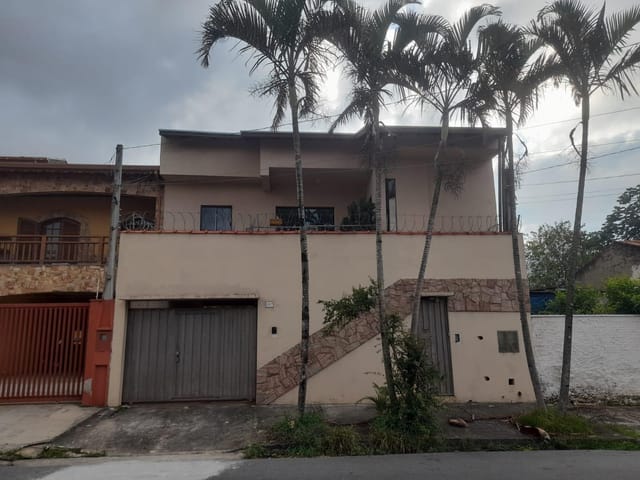 Sobrado com 250m² 5 quartos e 3 banheiros, à venda, no bairro Jardim Califórnia em Taubaté