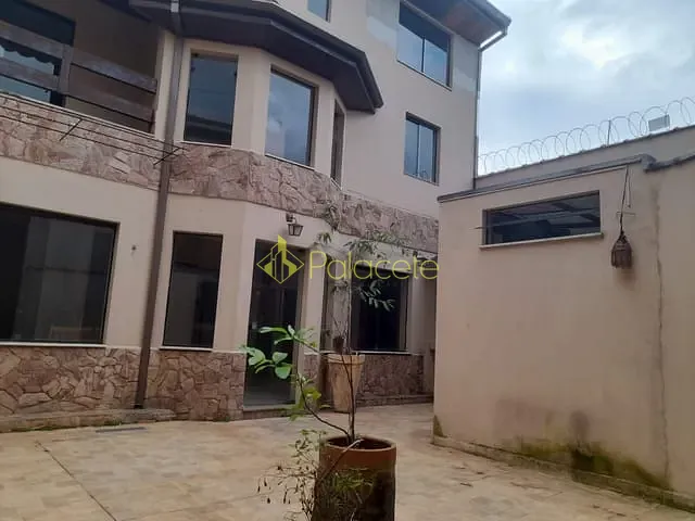 Sobrado com 250m² 5 quartos e 3 banheiros, à venda, no bairro Jardim Califórnia em Taubaté