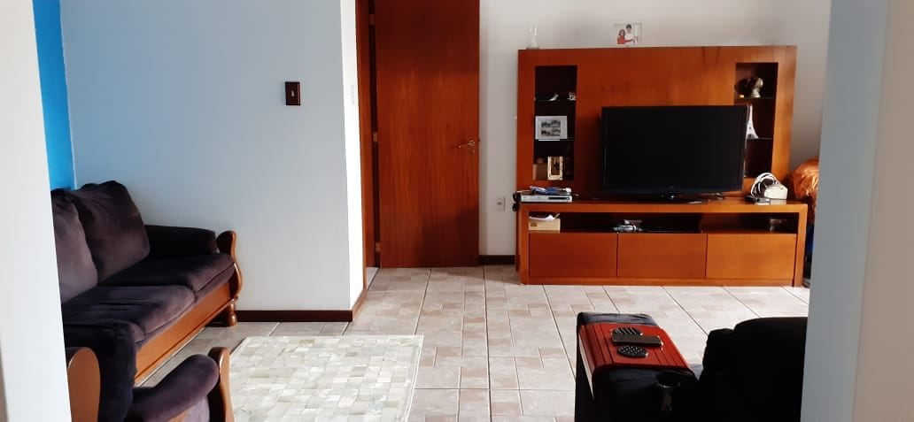 Sobrado com 730m² 3 quartos e 2 banheiros, à venda, no bairro Florida em Guaíba