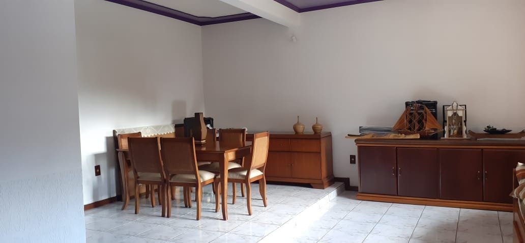 Sobrado com 730m² 3 quartos e 2 banheiros, à venda, no bairro Florida em Guaíba