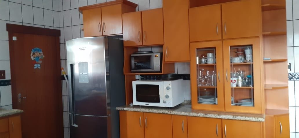 Sobrado com 730m² 3 quartos e 2 banheiros, à venda, no bairro Florida em Guaíba