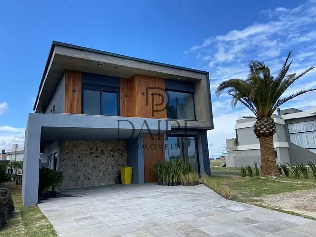 Sobrado com 473m² 3 quartos e 3 banheiros, à venda, no bairro local em Capão da Canoa