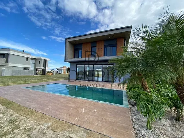 Sobrado com 473m² 3 quartos e 3 banheiros, à venda, no bairro local em Capão da Canoa