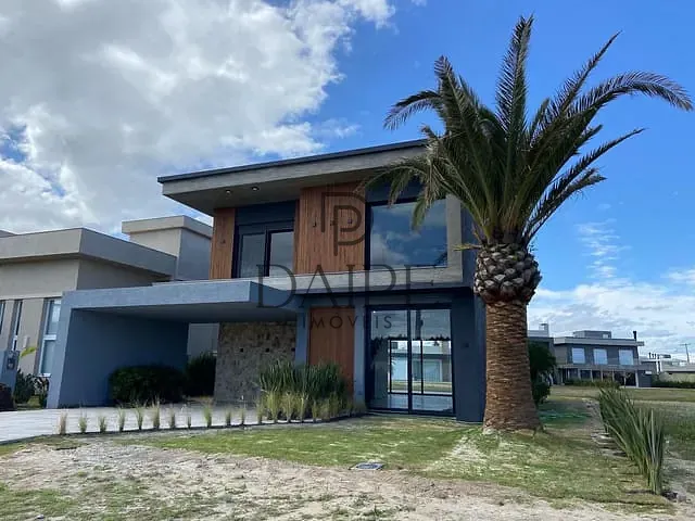 Sobrado com 473m² 3 quartos e 3 banheiros, à venda, no bairro local em Capão da Canoa