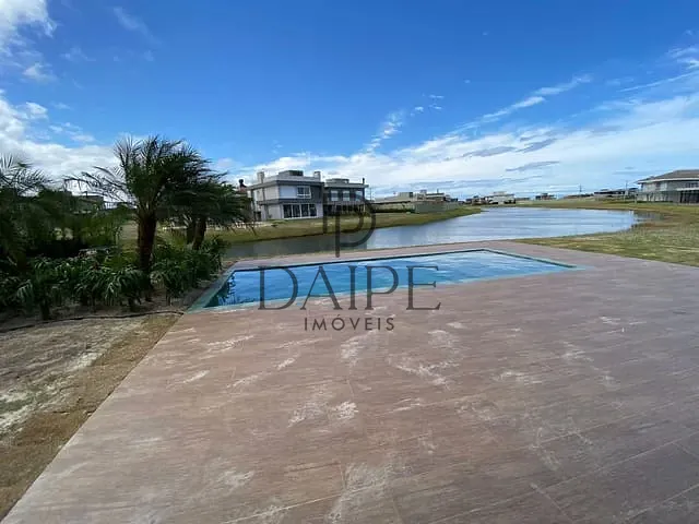 Sobrado com 473m² 3 quartos e 3 banheiros, à venda, no bairro local em Capão da Canoa