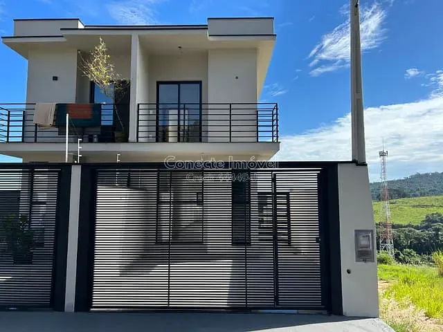 Sobrado com 160m² 2 quartos e 2 banheiros, à venda, no bairro Nova Jaguariúna III em Jaguariúna