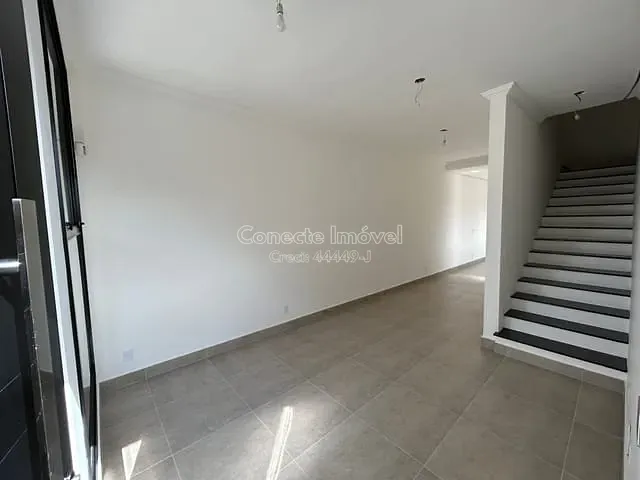Sobrado com 160m² 2 quartos e 2 banheiros, à venda, no bairro Nova Jaguariúna III em Jaguariúna