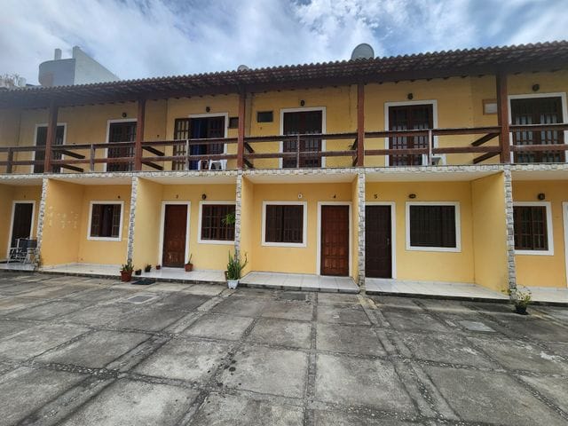 Foto do Casa - Casa em condomínio para locação de frente piso em cerâmica contendo 2 quartos com direito a 1 vaga  com piscina, churrasqueira , zelador  Braga, Cabo Frio | Proced Imóveis