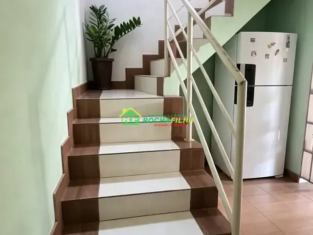 Sobrado com 300m² 5 quartos e 3 banheiros, à venda, no bairro Centro em Altos