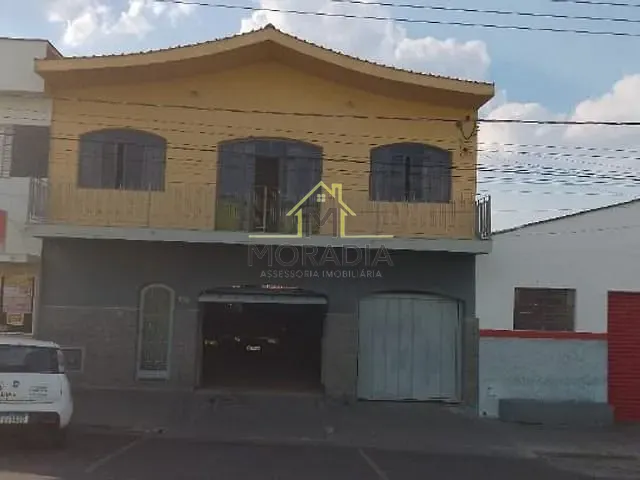 Sobrado com 200m² 3 quartos e 2 banheiros, à venda, no bairro Jardim Guaxupé em Guaxupé