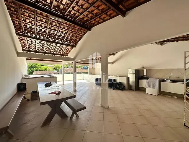 Sobrado com 249m² 4 quartos e 3 banheiros, à venda, no bairro Hernani Sá em Ilhéus