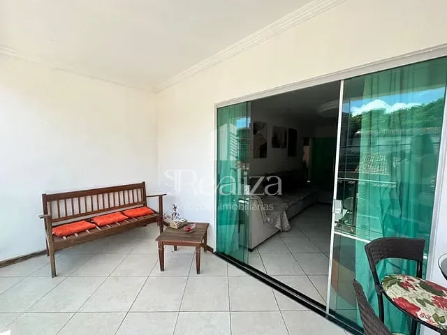 Sobrado com 249m² 4 quartos e 3 banheiros, à venda, no bairro Hernani Sá em Ilhéus