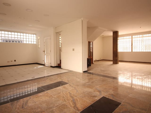 Sobrado com 203m² 5 quartos e 5 banheiros, para alugar, no bairro Moema em São Paulo