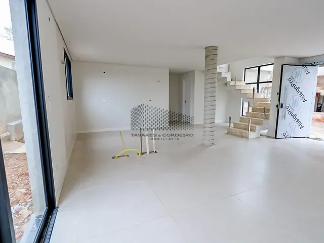 Sobrado com 293m² 3 quartos e 5 banheiros, à venda, no bairro Mercês em Curitiba