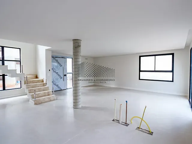 Sobrado com 293m² 3 quartos e 5 banheiros, à venda, no bairro Mercês em Curitiba