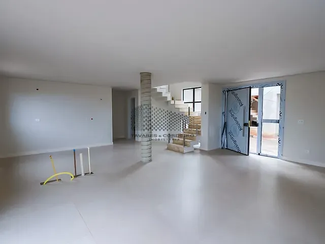 Sobrado com 293m² 3 quartos e 5 banheiros, à venda, no bairro Mercês em Curitiba
