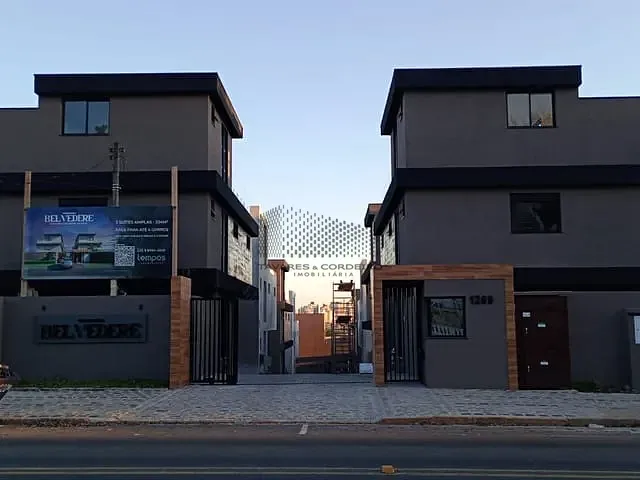 Sobrado com 293m² 3 quartos e 5 banheiros, à venda, no bairro Mercês em Curitiba
