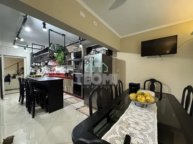 Sobrado com 250m² 5 quartos e 6 banheiros, para alugar, no bairro Centro em Taubaté