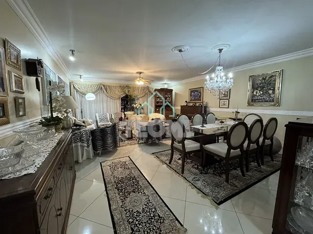 Sobrado com 250m² 5 quartos e 6 banheiros, para alugar, no bairro Centro em Taubaté