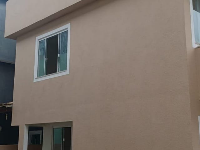Sobrado com 120m² 2 quartos e 2 banheiros, à venda, no bairro Maria Turri em Rio das Ostras