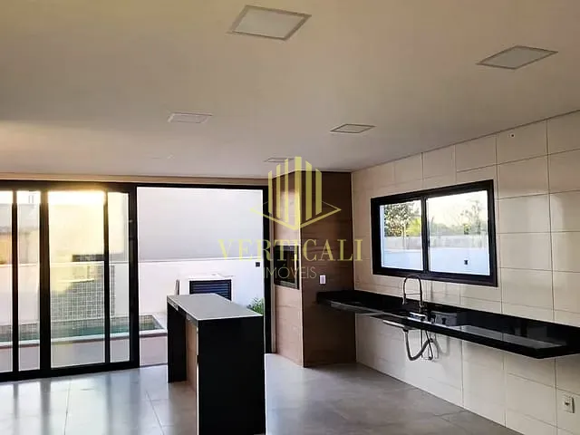 Sobrado com 372m² 3 quartos e 4 banheiros, à venda, no bairro Condomínio Primor das Torres em Cuiabá