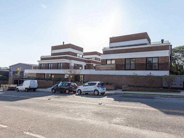 Sobrado com 296m² 3 quartos e 4 banheiros, à venda, no bairro Ahú em Curitiba