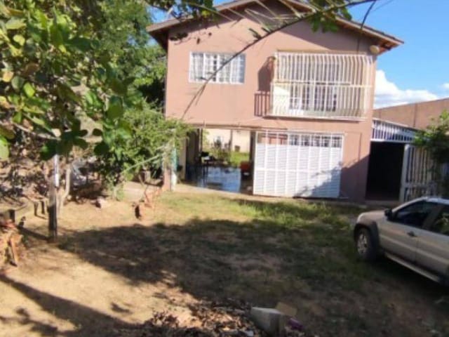 Sobrado 4 quartos e 2 banheiros, à venda, no bairro zona rural em Abadiânia