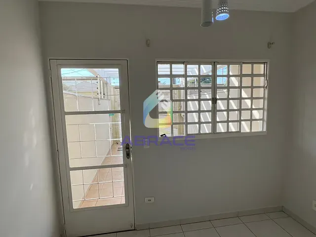 Sobrado com 60m² 2 quartos e 2 banheiros, para alugar, no bairro Vila Ipiranga em Campo Grande