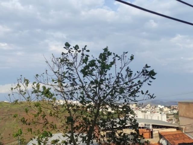 Sobrado 3 quartos e 1 banheiro, à venda, no bairro Santos Dumont em Juiz de Fora