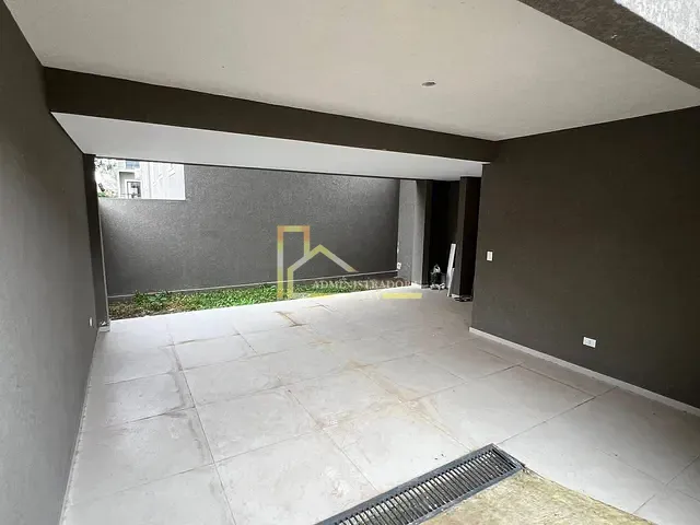 Sobrado com 175m² 3 quartos e 3 banheiros, para alugar, no bairro Vista Alegre em Curitiba