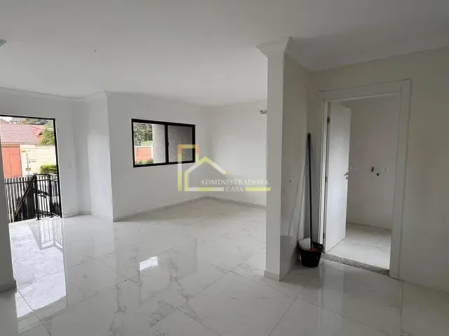 Sobrado com 175m² 3 quartos e 3 banheiros, para alugar, no bairro Vista Alegre em Curitiba