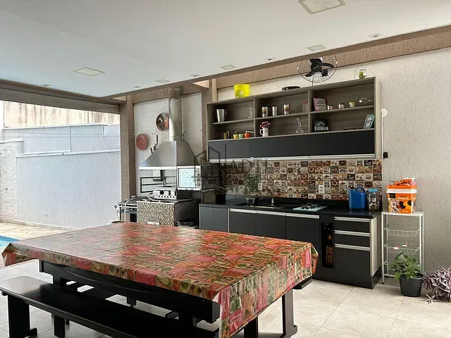 Sobrado com 300m² 4 quartos e 3 banheiros, à venda, no bairro Parque Residencial Itapeti em Mogi das Cruzes