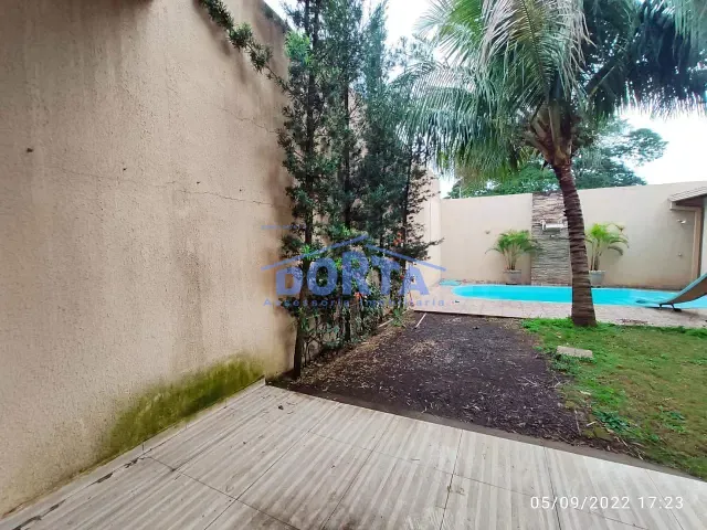 Sobrado 4 quartos e 3 banheiros, à venda, no bairro Três Bandeiras em Foz do Iguaçu
