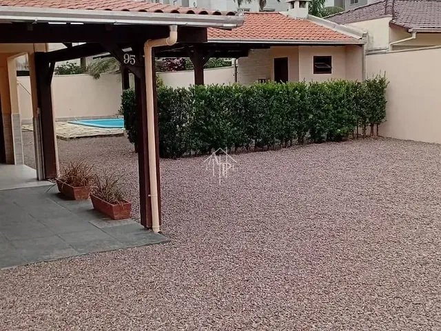 Sobrado 3 quartos e 3 banheiros, para alugar, no bairro Cordeiros em Itajaí