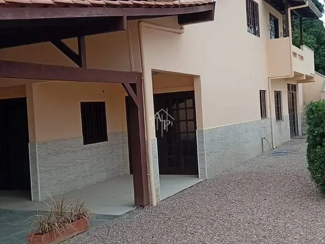 Sobrado 3 quartos e 3 banheiros, para alugar, no bairro Cordeiros em Itajaí