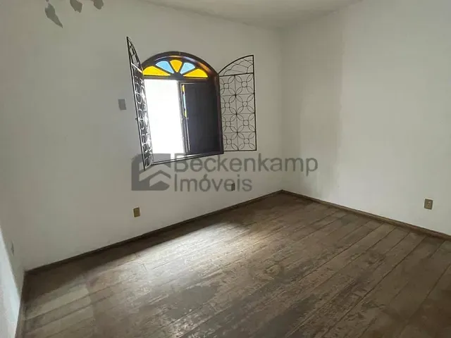 Sobrado com 230m² 5 quartos e 3 banheiros, à venda, no bairro Retiro em Volta Redonda