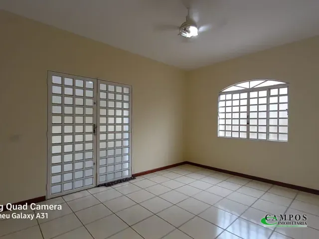 Sobrado 3 quartos e 4 banheiros, à venda, no bairro Santos Dumont em Três Lagoas