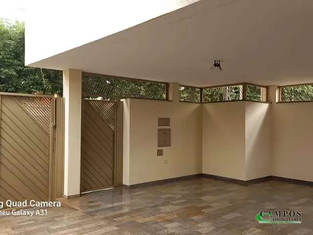 Sobrado 3 quartos e 4 banheiros, à venda, no bairro Santos Dumont em Três Lagoas
