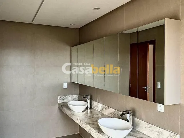 Sobrado com 385m² 3 quartos e 4 banheiros, à venda, no bairro Jardins Bolonha em Senador Canedo