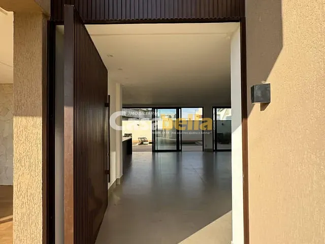 Sobrado com 385m² 3 quartos e 4 banheiros, à venda, no bairro Jardins Bolonha em Senador Canedo