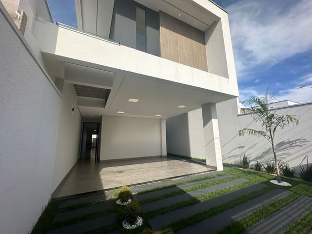 SOBRADO ALTO PADRÃO COM QUATRO SUÍTES