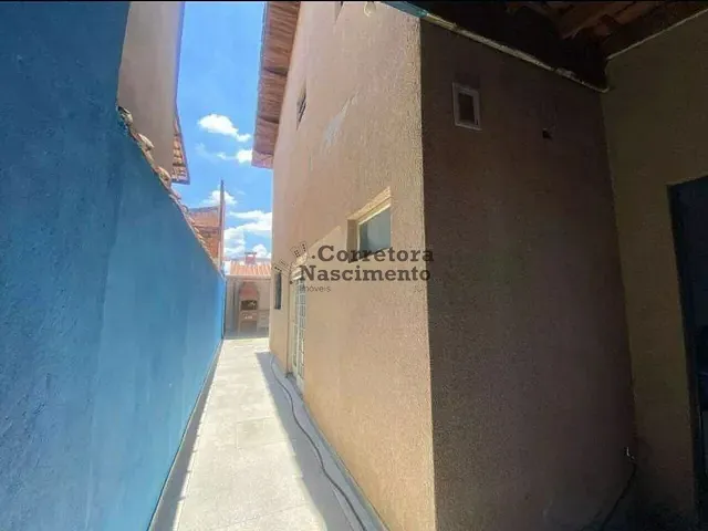 Sobrado 2 quartos e 2 banheiros, à venda, no bairro Parque dos Príncipes em Jacareí