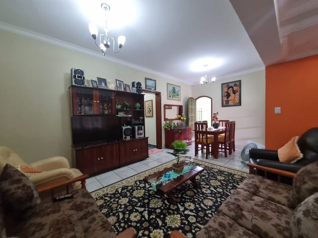 Sobrado com 200m² 4 quartos e 3 banheiros, à venda, no bairro Jardim Cristina em Pindamonhangaba