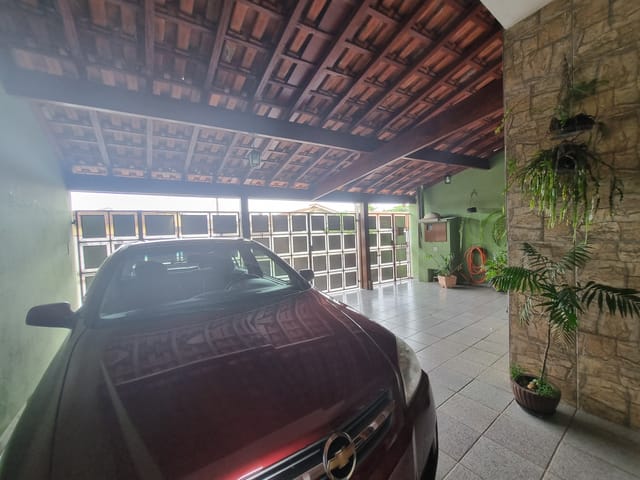 Sobrado com 200m² 4 quartos e 3 banheiros, à venda, no bairro Jardim Cristina em Pindamonhangaba